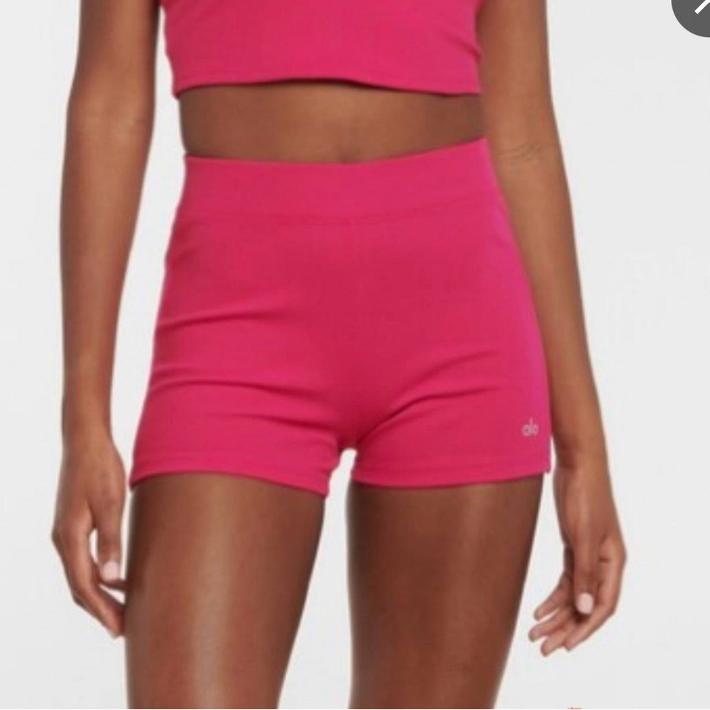 Alo Goddess ribbed yoga short. Brand new without tags.